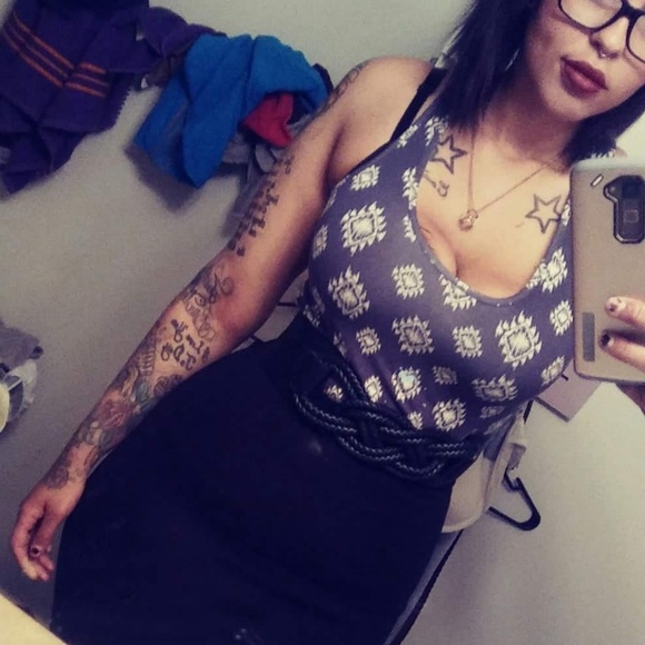 Meet your posher, Courtney. - Picture 4 of 6